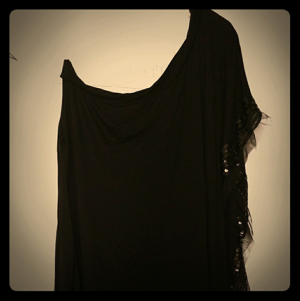 Twentyone open right shoulder shirt